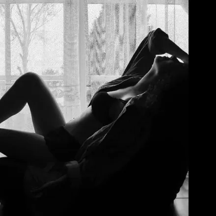 OnlyFans cuenta iammoonpetitte19 header 2