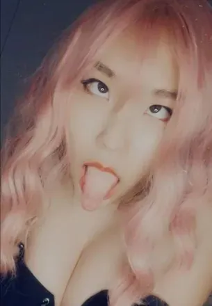 OnlyFans account  thequeenwaifu avatar 1