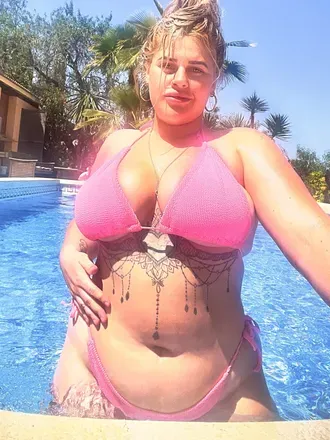 OnlyFans cuenta curveybuttcute header 2