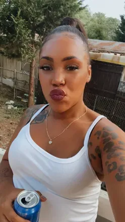 OnlyFans account  queeningki avatar 1