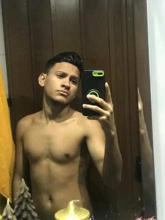 OnlyFans cuenta foxboyve header 2