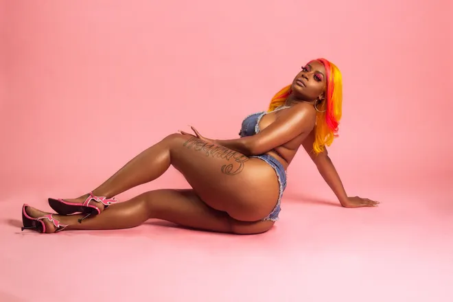 OnlyFans cuenta finessefineass header 2