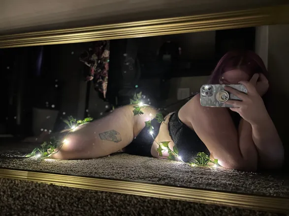 OnlyFans account  mommytori2 header 2