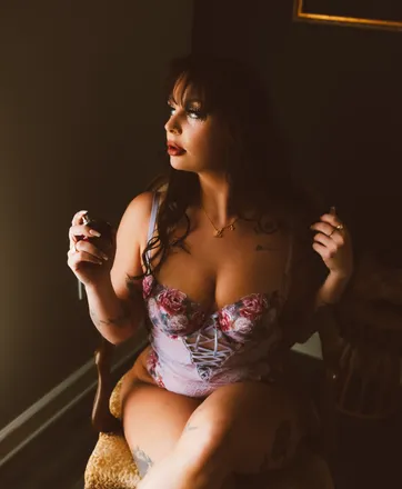 OnlyFans account  milfmade header 2