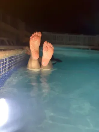 OnlyFans account  pennysfeetandlegs avatar 1