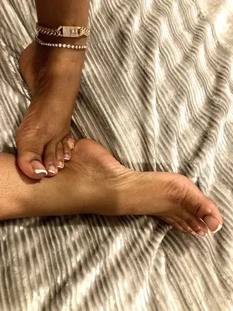OnlyFans cuenta herfeetflawless header 2