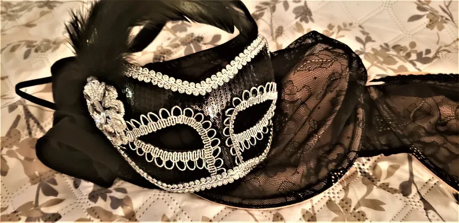 OnlyFans account  ius2021 header 2