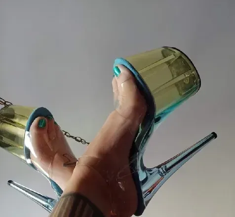 OnlyFans cuenta feet4u44 header 2