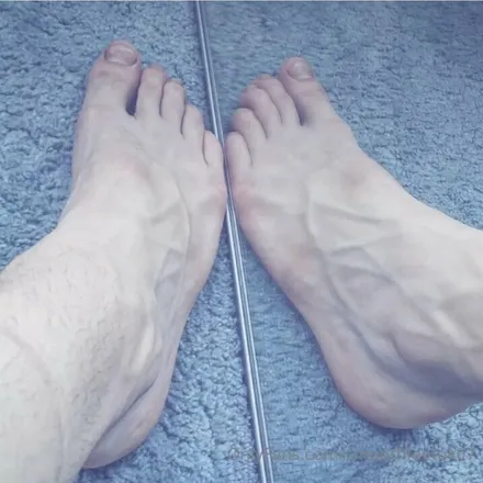 OnlyFans cuenta malefeetfinder21 header 2