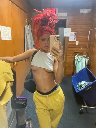 OnlyFans cuenta h3nnassie header 2