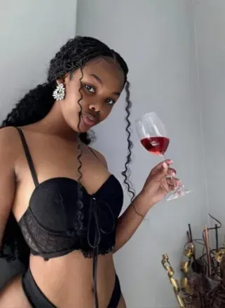 OnlyFans cuenta emiiejane avatar 1