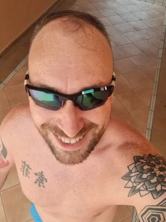 OnlyFans cuenta chrisssparky85 header 2