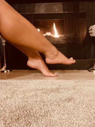 OnlyFans cuenta prettyfeet_privilege header 2