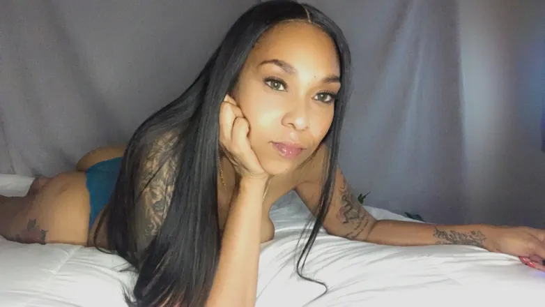 OnlyFans cuenta shez_soprettyree header 2