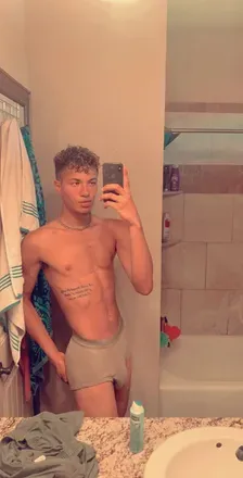 OnlyFans cuenta prettyboykaz avatar 1