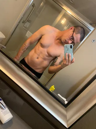 OnlyFans cuenta playboyy_joker90 header 2