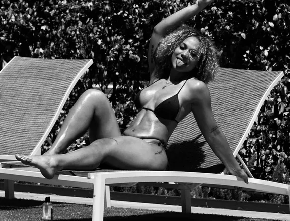 OnlyFans account  bombshellcurlybabe header 2