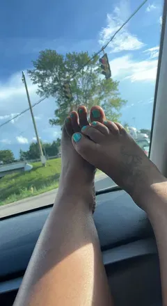 OnlyFans cuenta prettyfeetnae2 header 2