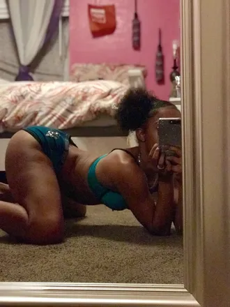 OnlyFans cuenta spicymommieshay header 2