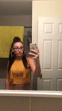 OnlyFans account  w0nd3rlandxoxo avatar 1