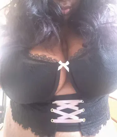 OnlyFans account  boredhornyhousewife avatar 1