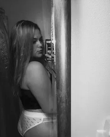 OnlyFans account  vvgirlyxxx avatar 1
