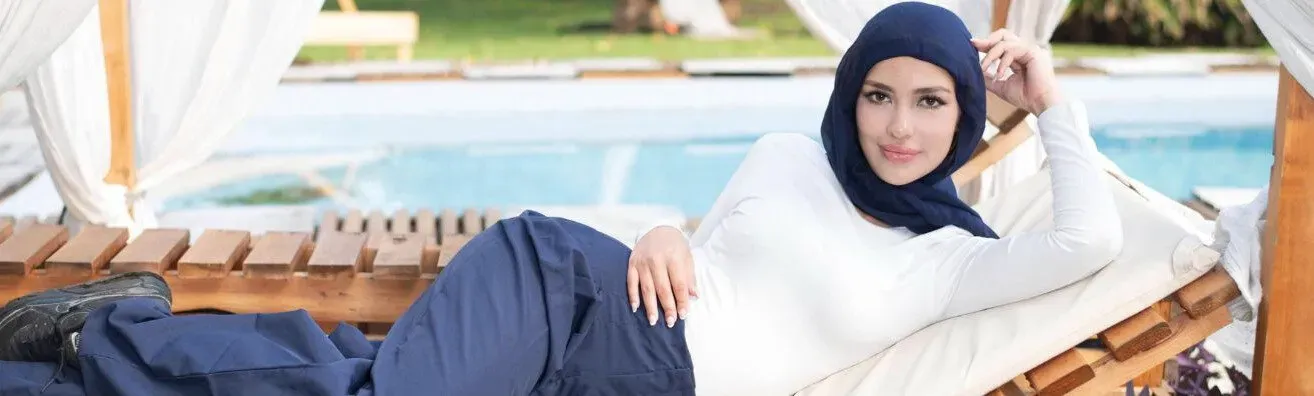 OnlyFans cuenta hessakhalifa header 2