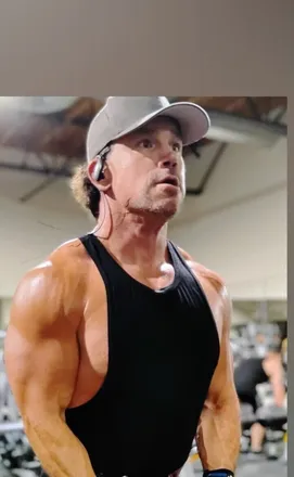 OnlyFans account  biggerpump header 2