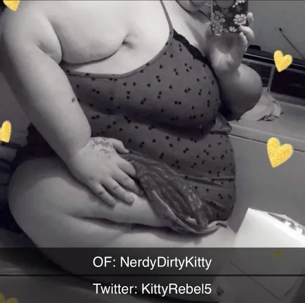 OnlyFans cuenta nerdydirtykittyvip header 2