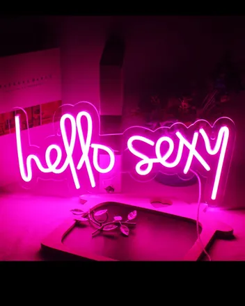 OnlyFans cuenta monroethedoll header 2
