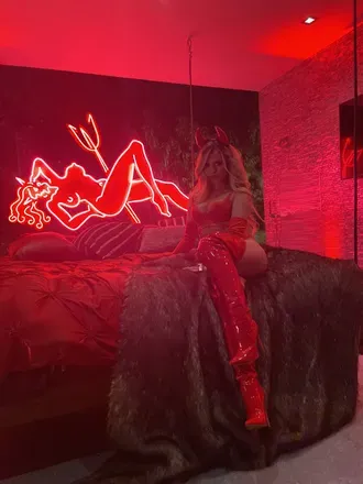 OnlyFans cuenta nikki.black header 2