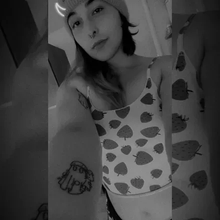 OnlyFans account  ordinarylivv avatar 1