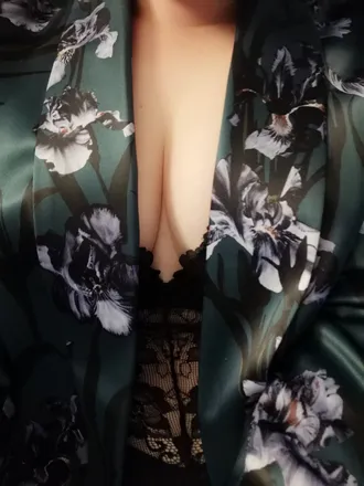 OnlyFans account  twistedmom79 header 2