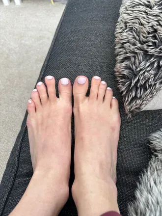 OnlyFans cuenta scarlettsfeet12 header 2