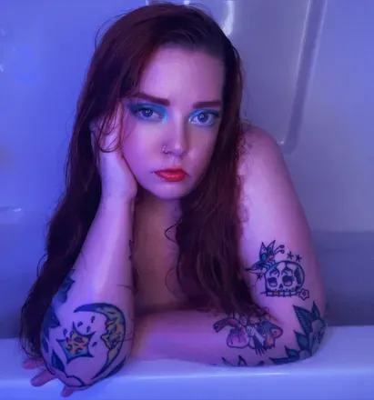 OnlyFans cuenta vernaughtica avatar 1