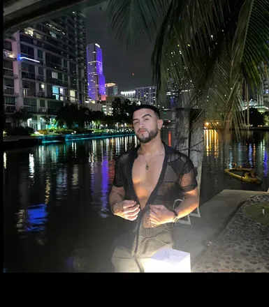 OnlyFans cuenta chrisnycmia header 2