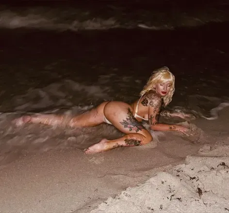 OnlyFans cuenta sarahvee header 2