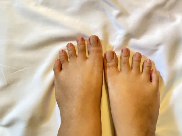 OnlyFans cuenta barefootasian header 2
