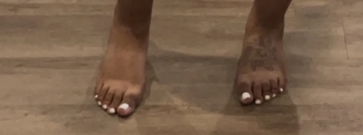 OnlyFans account  prettytoesmodel header 2