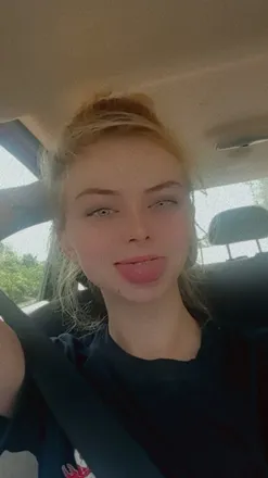 OnlyFans cuenta chewylynn header 2