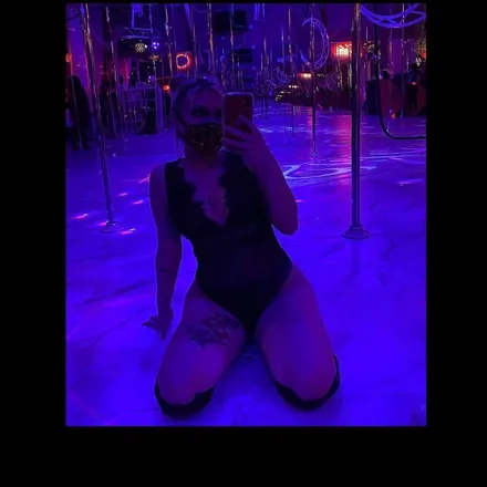 OnlyFans cuenta selenaspinzzz header 2
