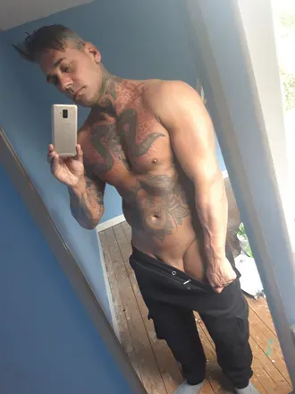 OnlyFans cuenta whoistylerjames header 2