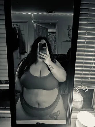 OnlyFans cuenta curvybrat23 header 2