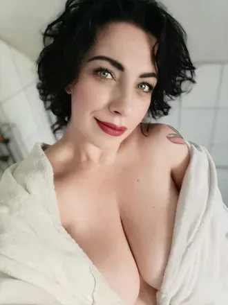 OnlyFans cuenta curvyemeraldwitch avatar 1