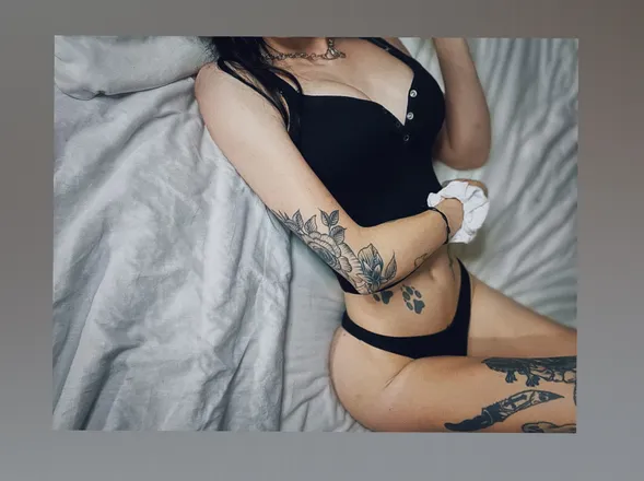OnlyFans cuenta omgvelvet header 2