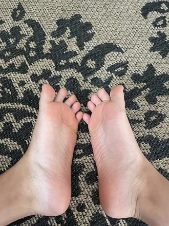 OnlyFans cuenta peachfeet9 header 2