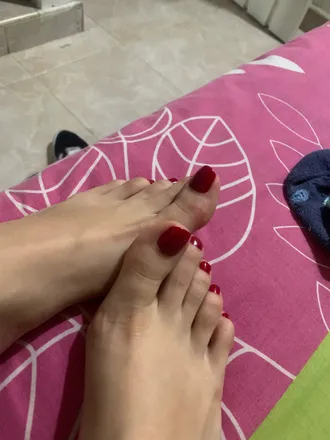 OnlyFans account  littlehoneyfeet00 header 2