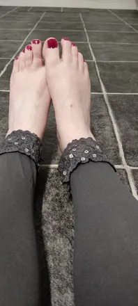 OnlyFans cuenta pixiefeet01 header 2