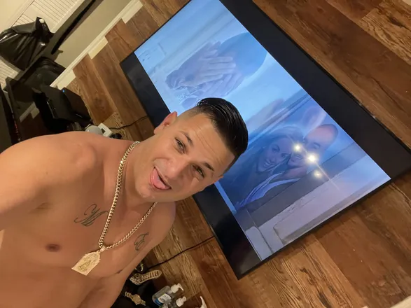 OnlyFans cuenta charger18 header 2