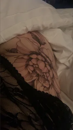 OnlyFans account  mademoisellepeachy header 2